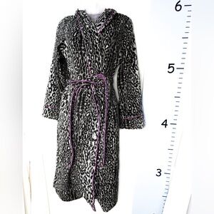 Nick & Nora Animal Print Plush Robe with tie‎ XS/S
